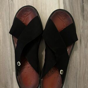 BZees Comfy Black Women's Sandals